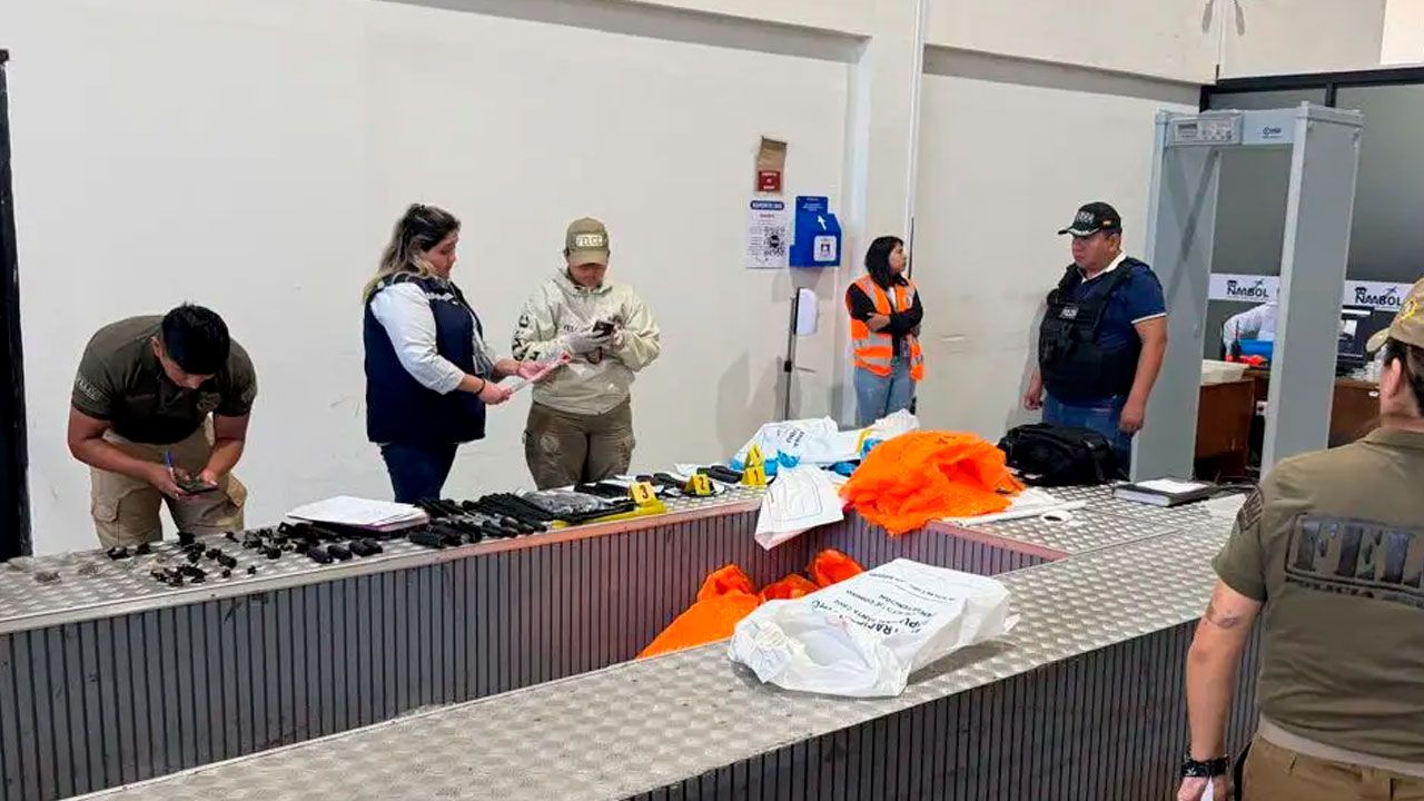 Emiten orden de aprehensión para el joven de 19 años que llegó a Viru Viru con armas de guerra