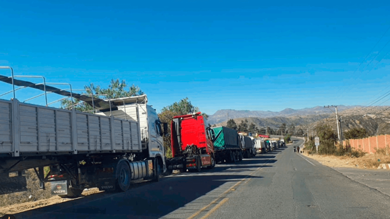 Defensoría del Pueblo gestiona atención médica para transportistas en surtidores de Sucre