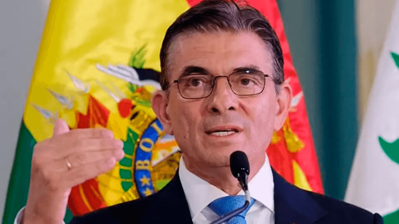 Gobierno aprueba decreto que limita descuentos por planilla a servidores públicos y jubilados