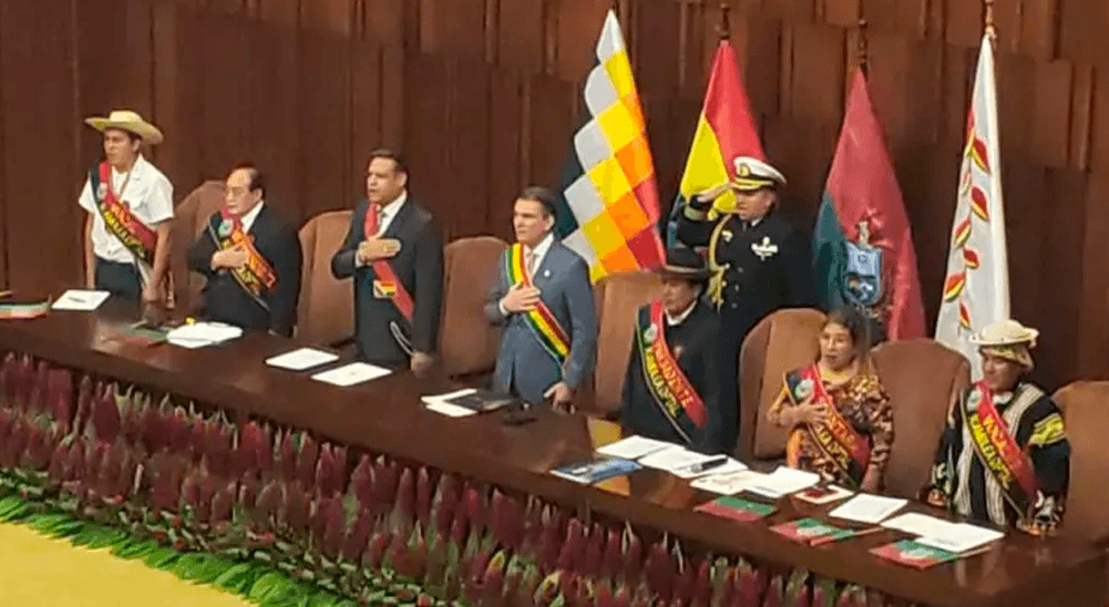 Sesión de Honor por la Gesta Libertaria reúne a Paz y autoridades nacionales en La Paz