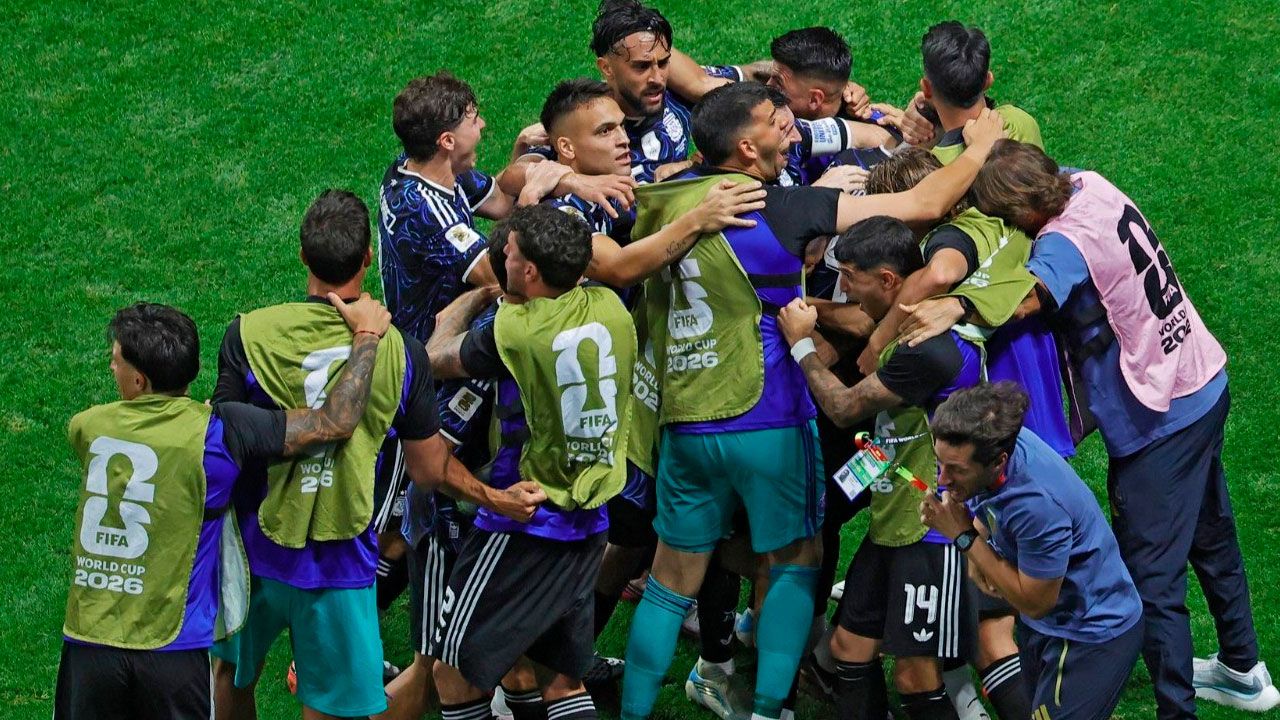 Argentina remonta ante Inglaterra y clasifica a una nueva final mundial