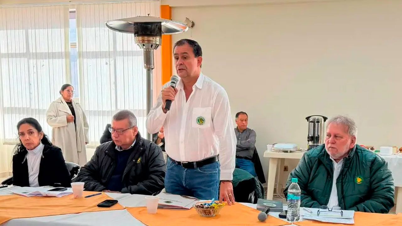 Médicos y trabajadores de salud mantienen el paro este viernes