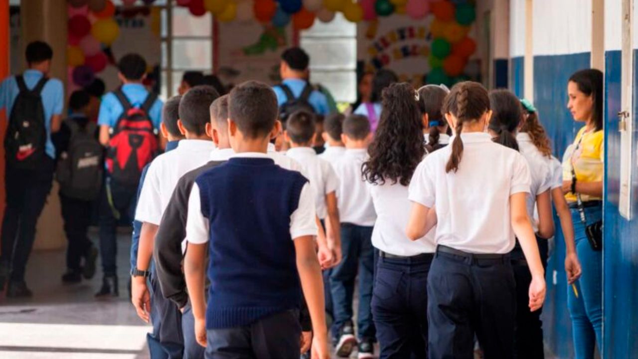 Maestros cuestionan ampliación de vacaciones en Santa Cruz