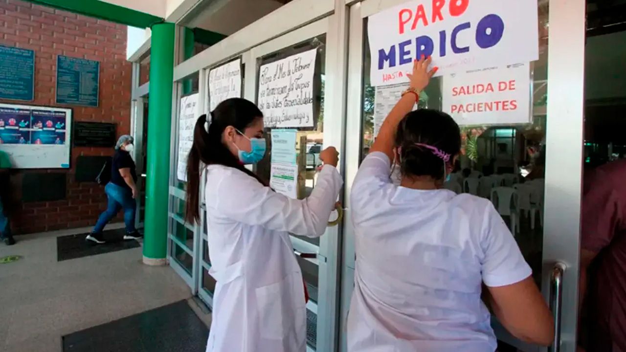 Continúa el paro en hospitales por retraso en el pago de salarios