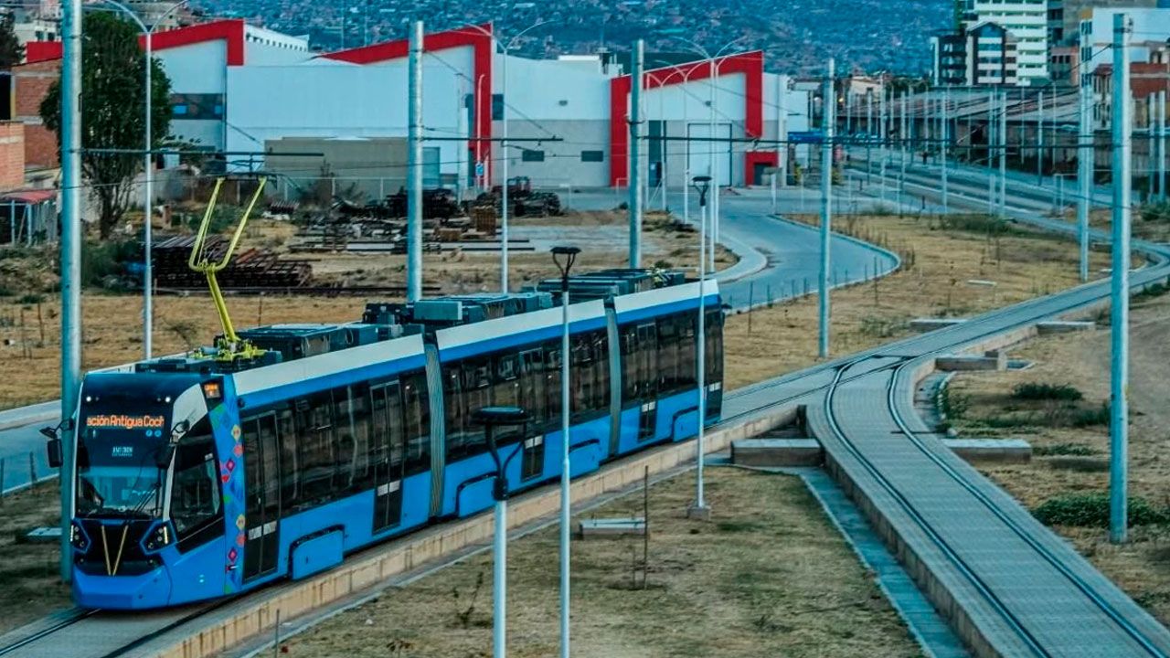 Constructoras exigen el pago de bs 30 millones por obras del tren metropolitano