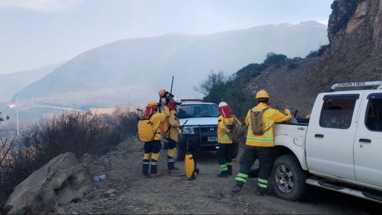 Incendios forestales mantienen en alerta al valle central de Tarija
