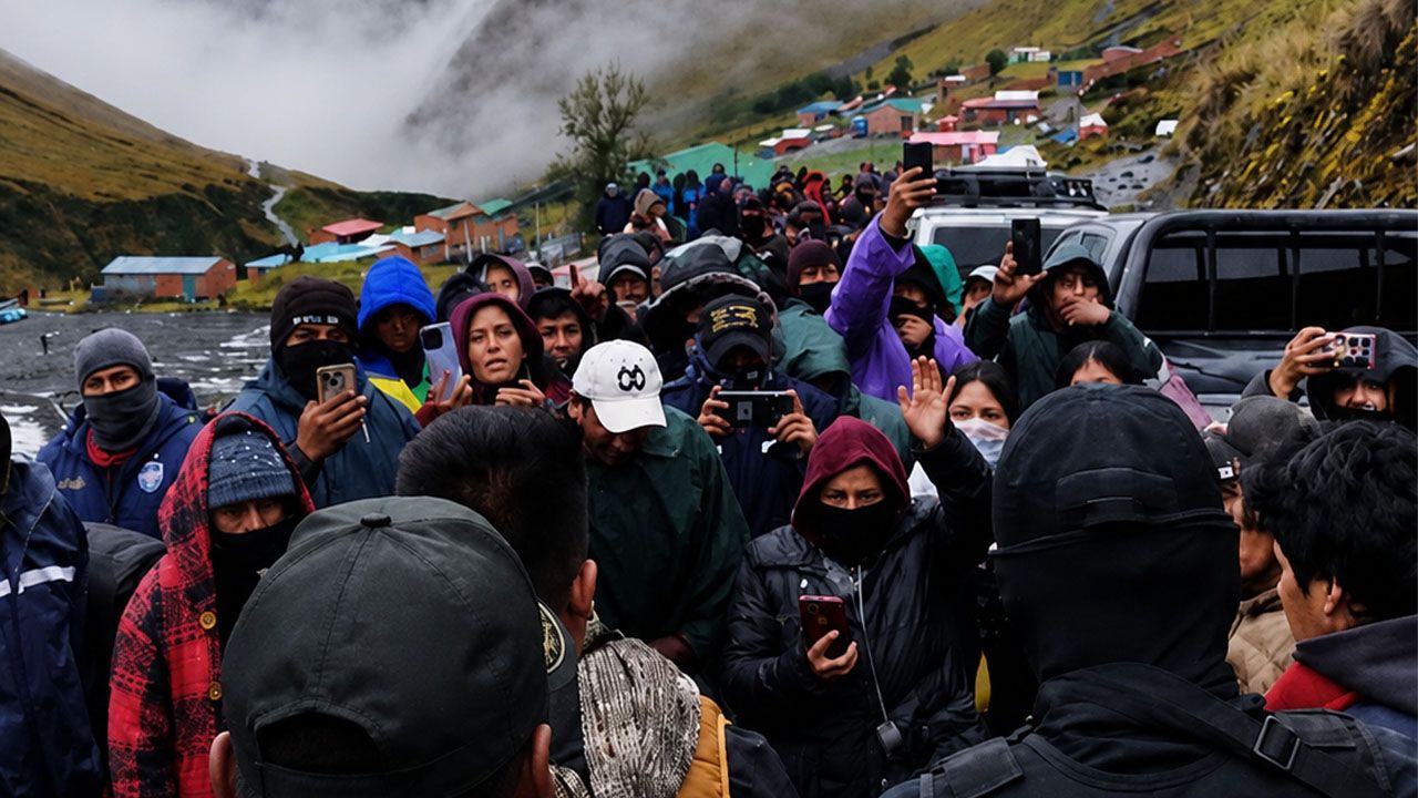 Minería ilegal escala a un problema de seguridad por ataques armados contra operativos estatales