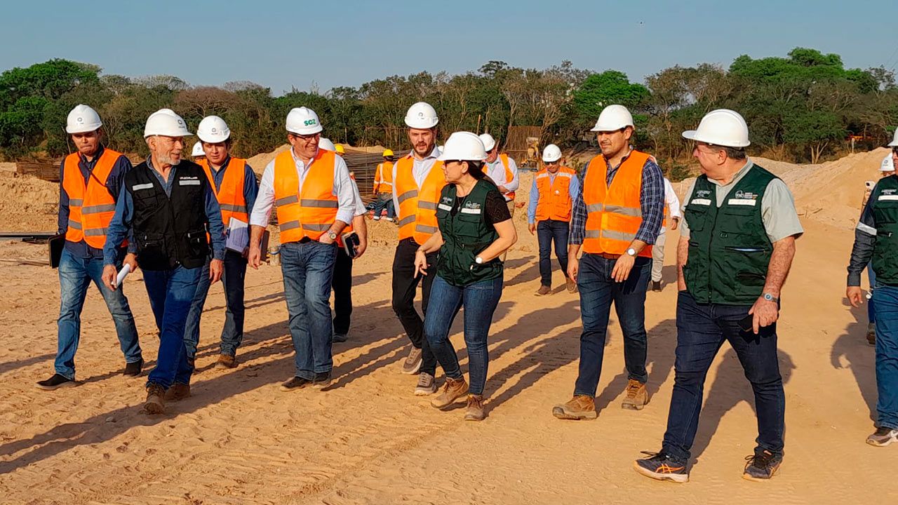Vicegobernador inspecciona construcción del puente Urubó Village que tiene 34% de avance