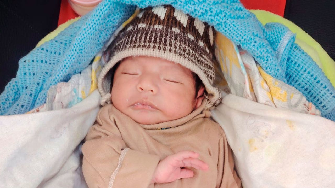 Alcaldía de El Alto busca a familiares de bebé abandonado en Playa Verde