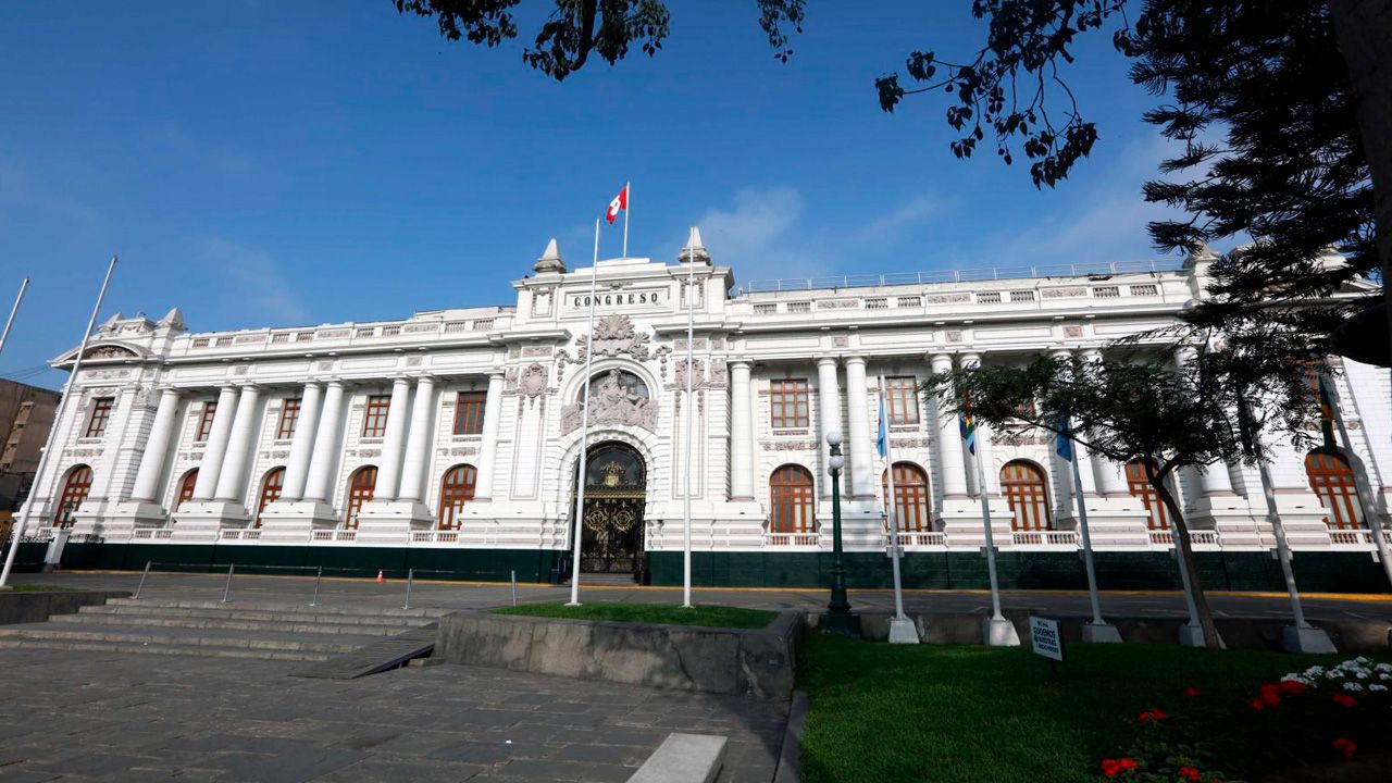 Congreso de Perú promulga ley que limita el juzgamiento de militares y policías en la justicia común