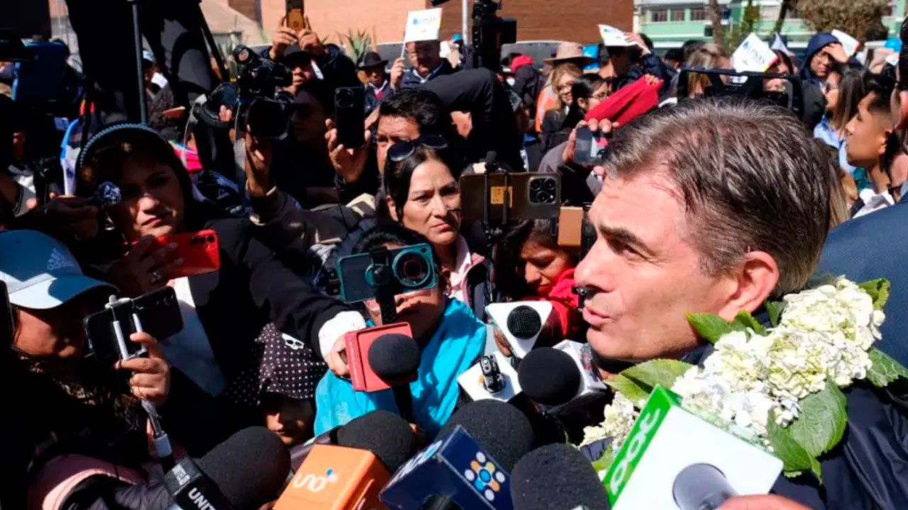 Rodrigo Paz admite problemas con el diésel y cuestiona la estructura de YPFB y la ANH