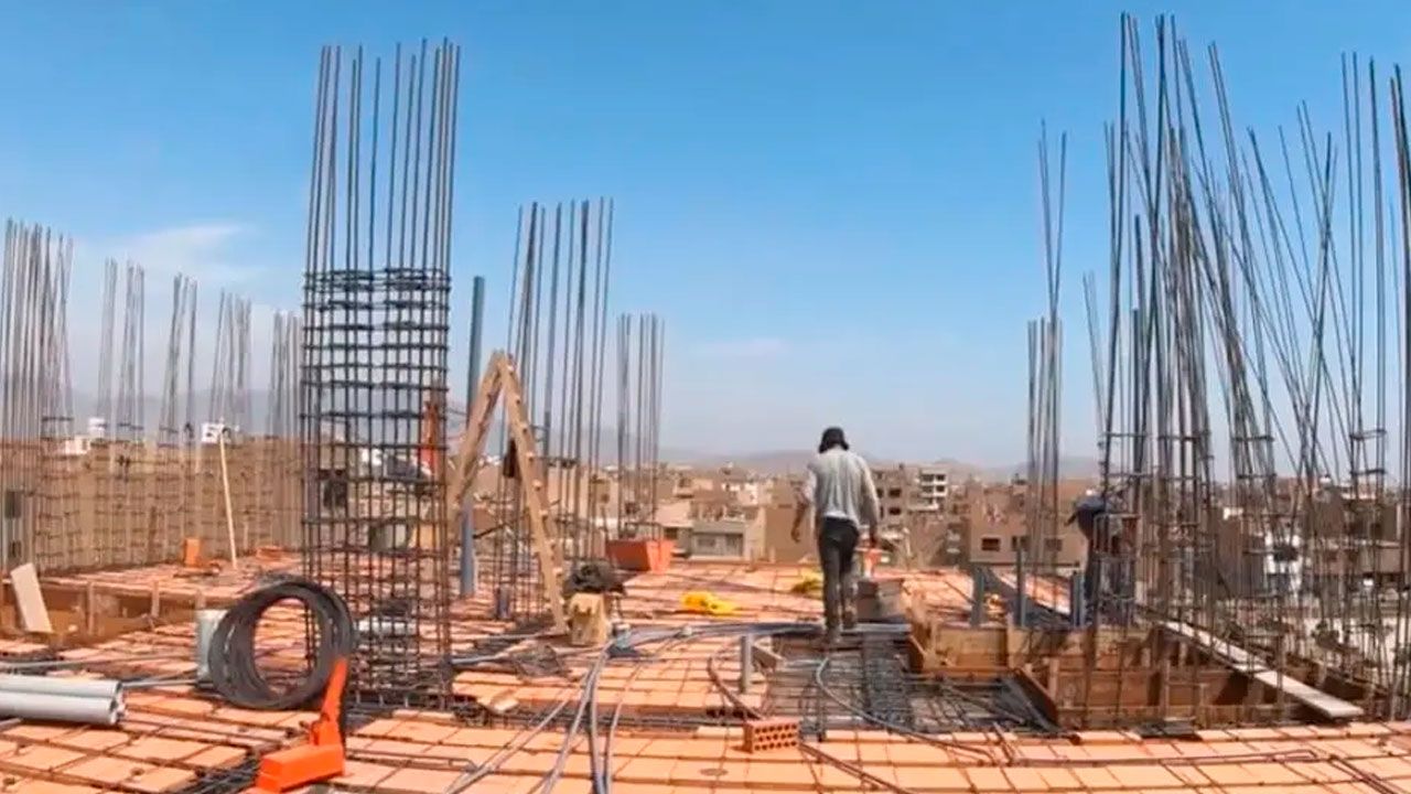 Constructores advierten caída de hasta 40% en las obras por subida del dólar
