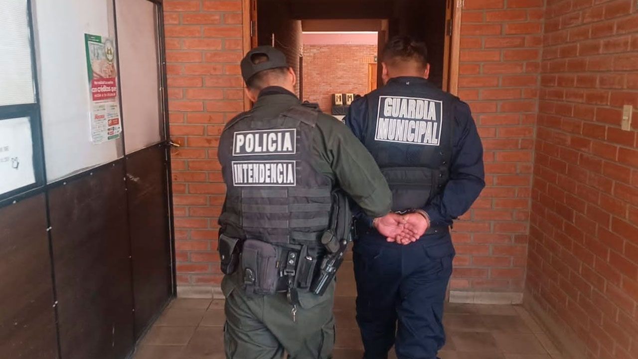Aprehenden a guardia municipal por filtrar operativos