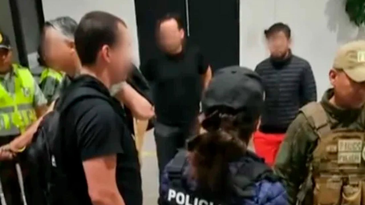 Hallan 100 kilos de oro no declarado en Viru Viru y arrestan a una persona