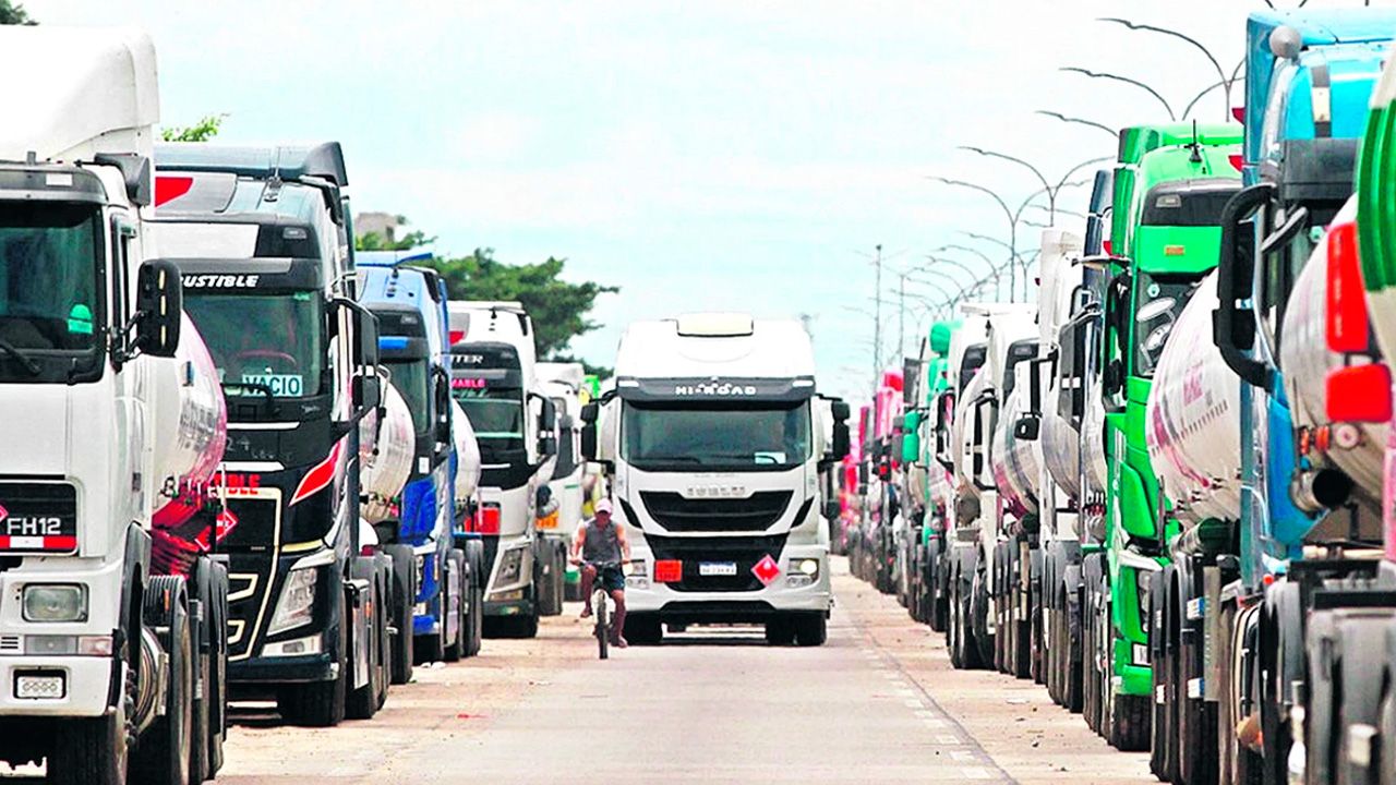 Escasez de diésel afecta al transporte y amenaza la producción agropecuaria