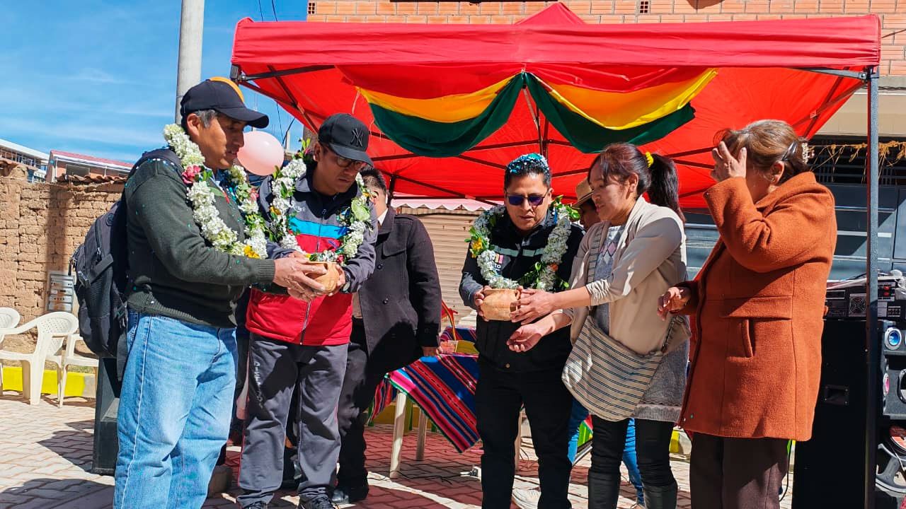 Distrito 4 celebra su 27° aniversario con nuevo enlosetado frente a unidad educativa
