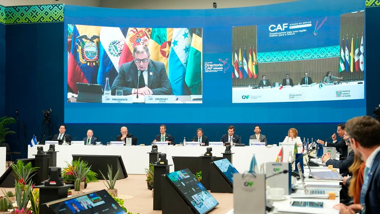 CAF aprueba $us 95 millones para carretera Santa Bárbara–Caranavi