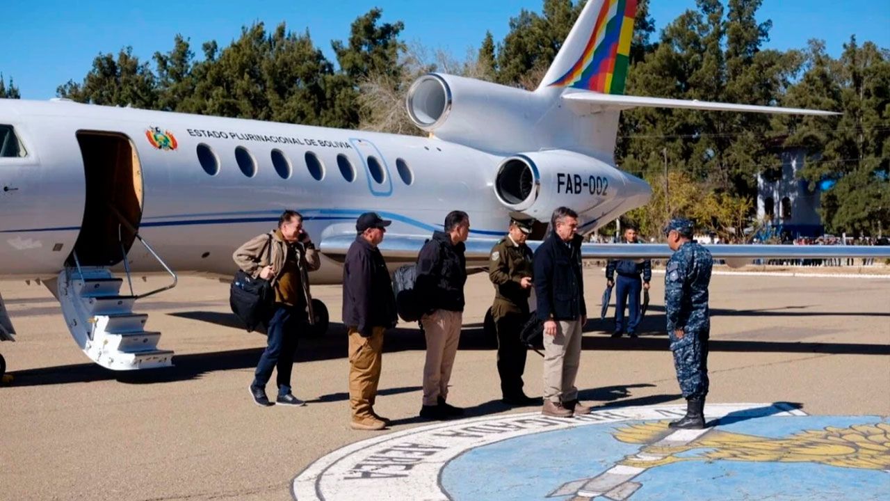 Gobierno despliega robots erizo y más de 300 efectivos para combatir incendios en Tarija