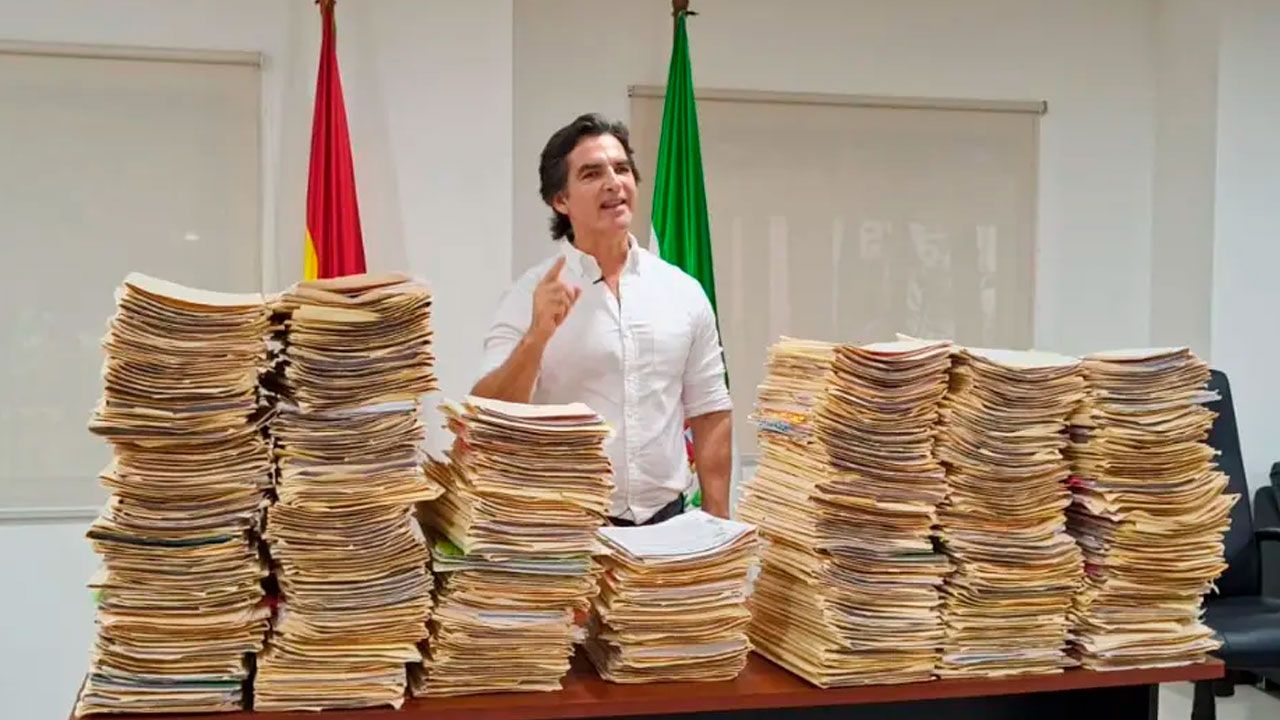 Alcalde de Santa Cruz exige  retorno de trabajadores de salud