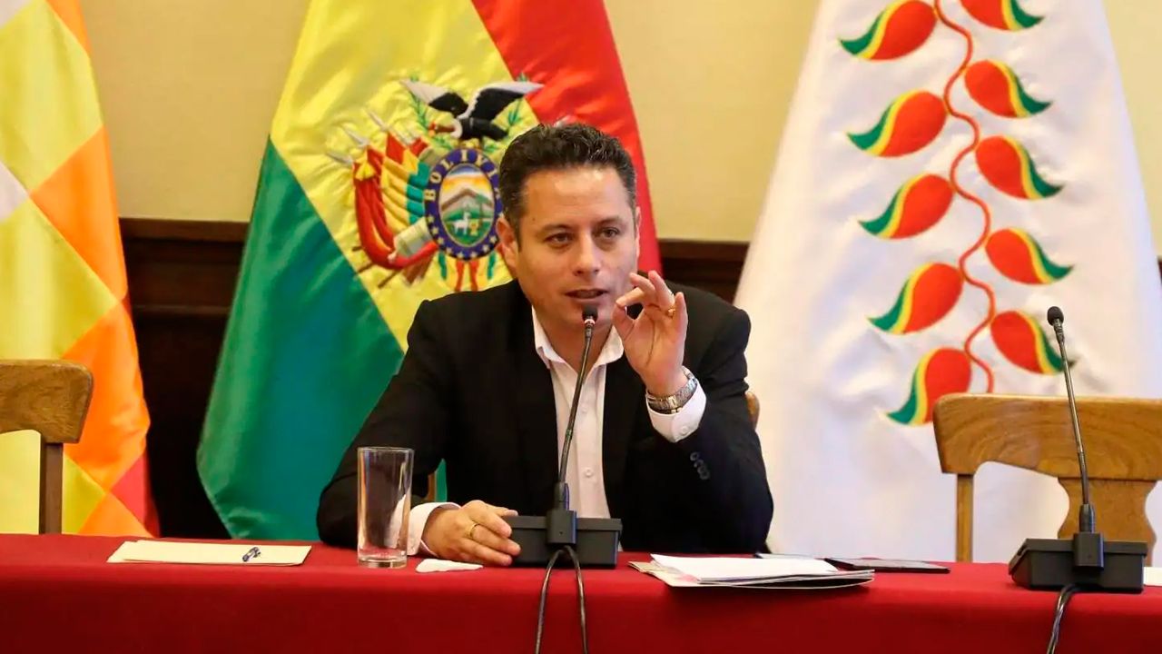Lara exige al Gobierno enviar la lista de embajadores para su aprobación