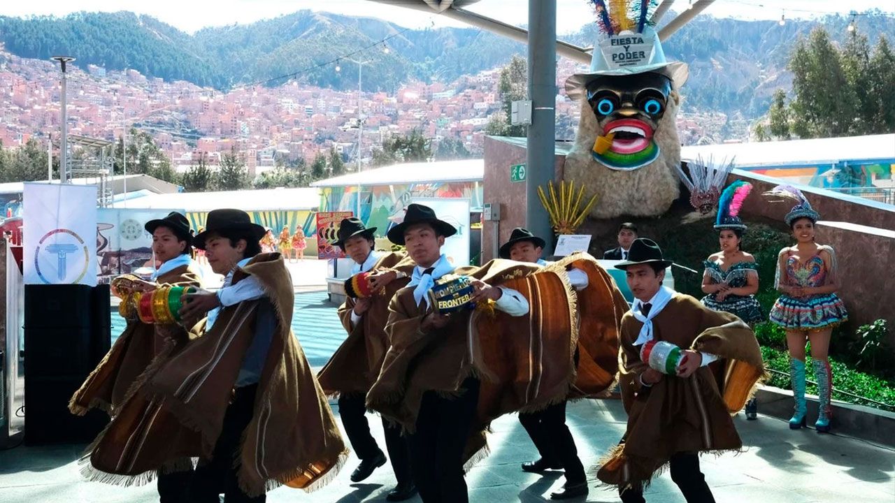 La Paz exhibe una máscara de moreno como homenaje al Folclore Boliviano