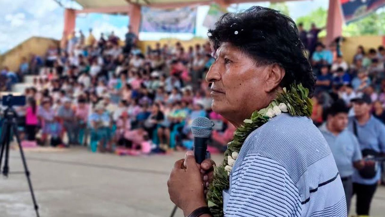 Evo Morales defiende la hoja de coca y rechaza cambios a la ley