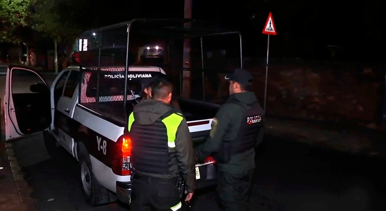 Vecinos alertan y Policía aprehende  a dos extranjeros acusados de  intimidar con pistola de juguete