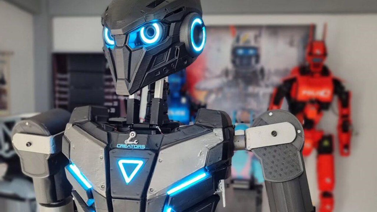 Bolivia presenta su primer robot humanoide desarrollado en Achocalla
