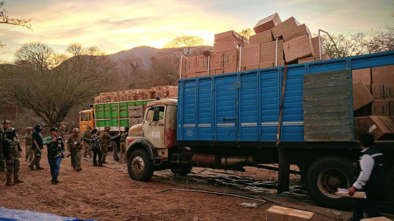 Aduana Nacional y VLCC desmantelan megaoperativo de contrabando de cigarrillos en Santa Cruz