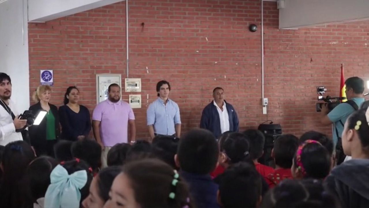Alcalde verifica inicio de la entrega del desayuno escolar