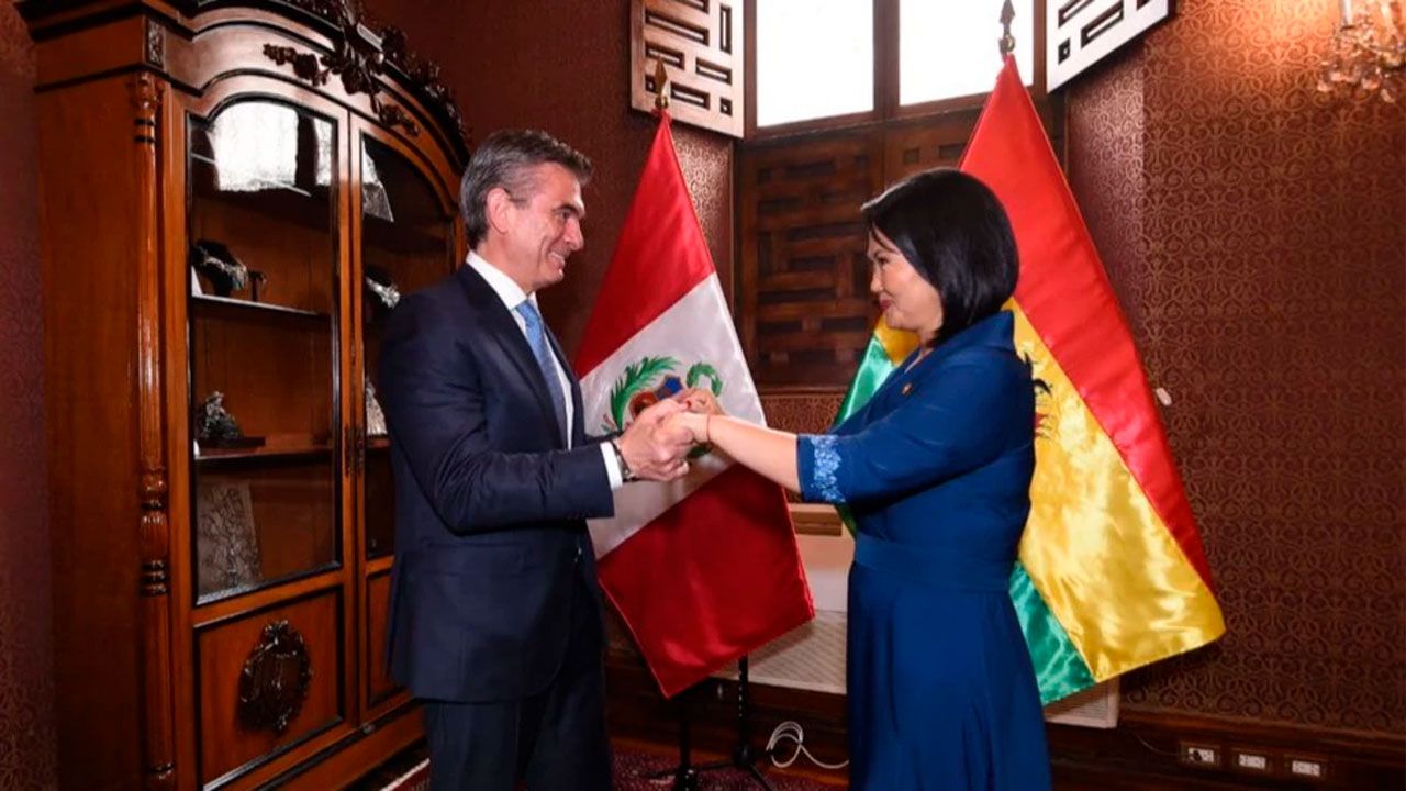 Bolivia y Perú acuerdan impulsar proyectos portuarios, ferroviarios y carreteros para fortalecer la integración