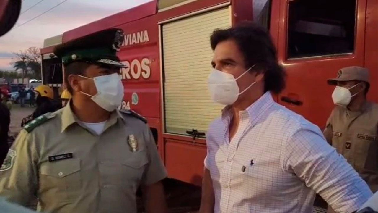 Incendio en fábrica de pinturas moviliza a bomberos y autoridades en el parque Industrial