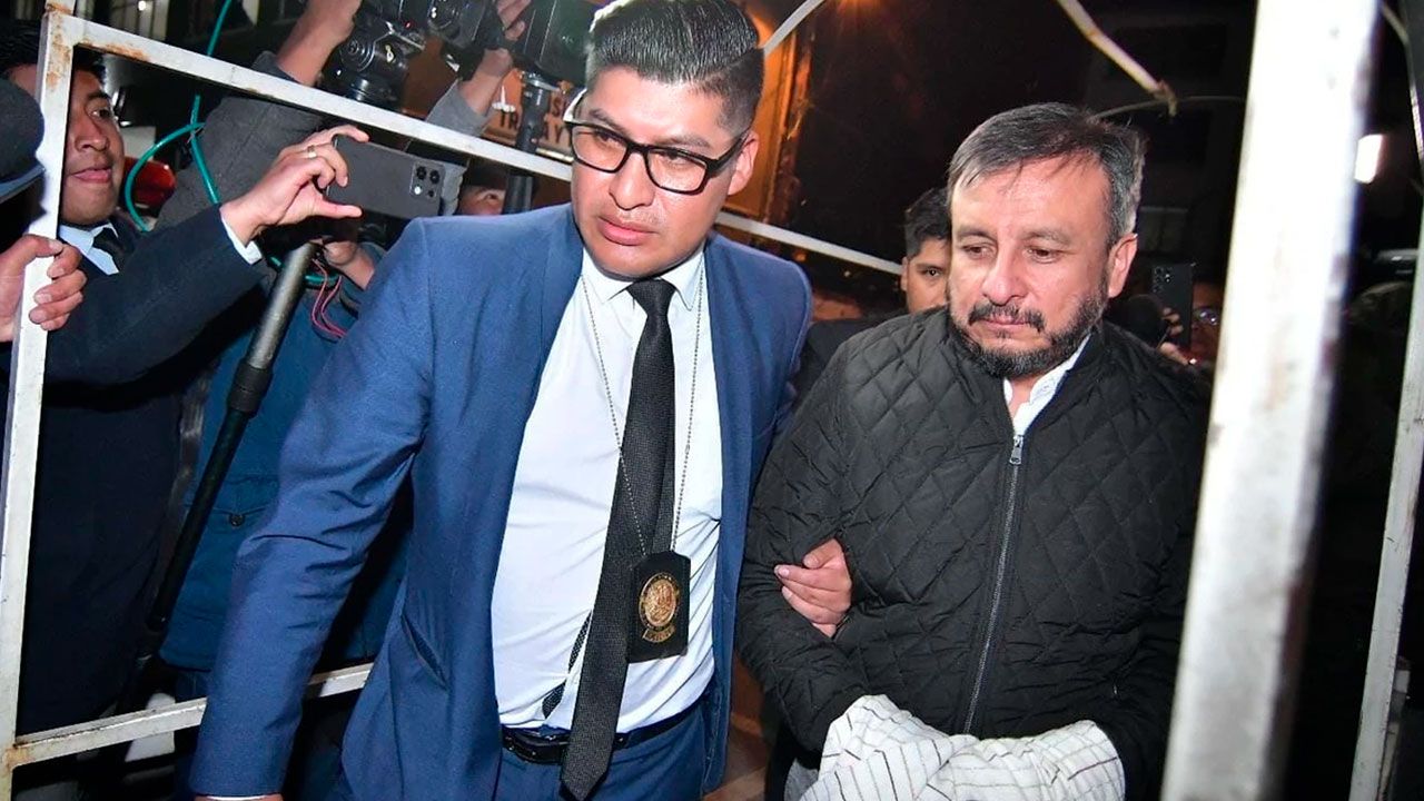 Sergio Medinaceli queda aprehendido y es trasladado a celdas de la Felcc