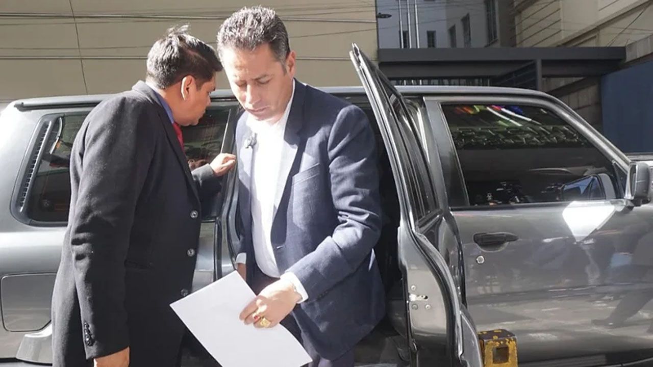 Lara pide apartar a Sokol mientras dure investigación por presuntos cobros irregulares