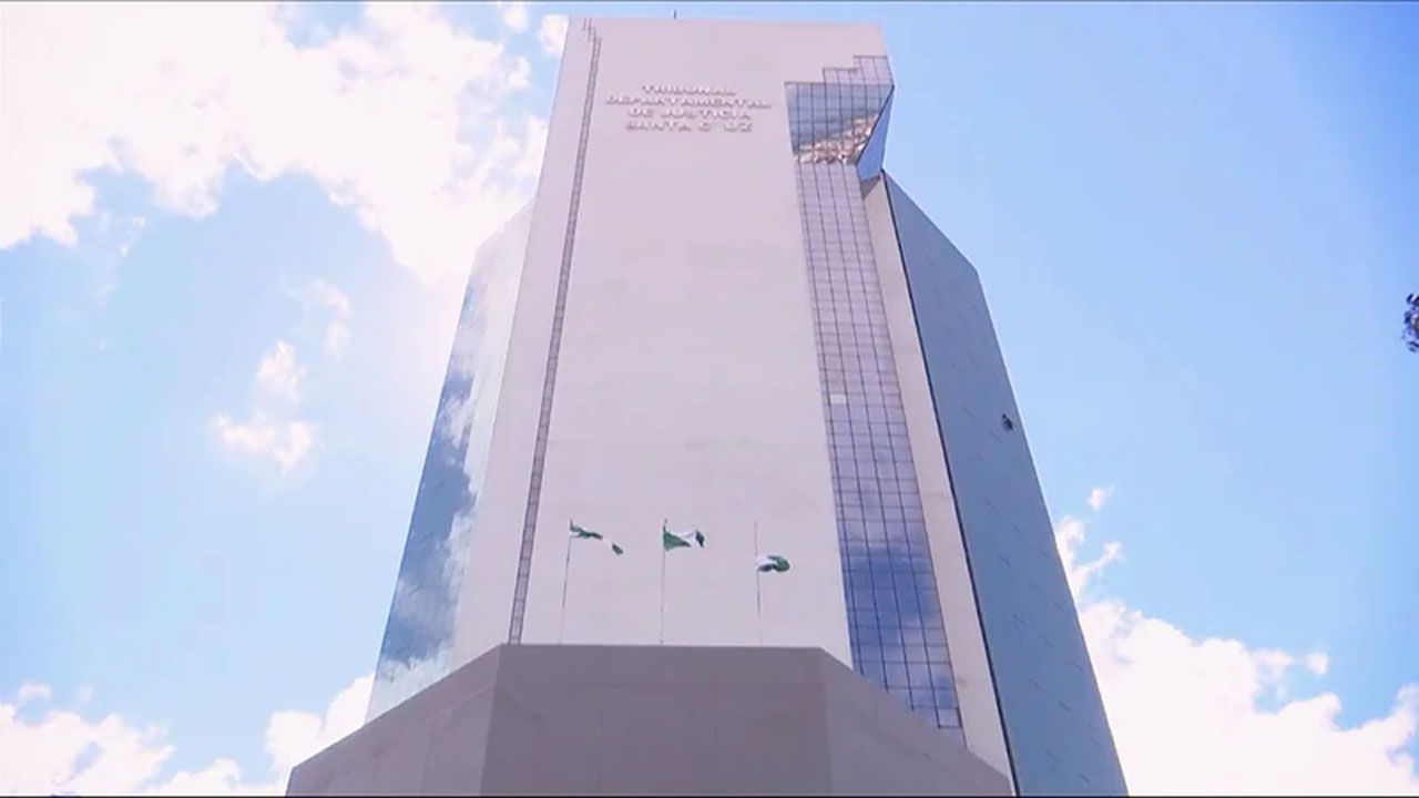 Usuarios denuncian deterioro en el Palacio de Justicia de Santa Cruz