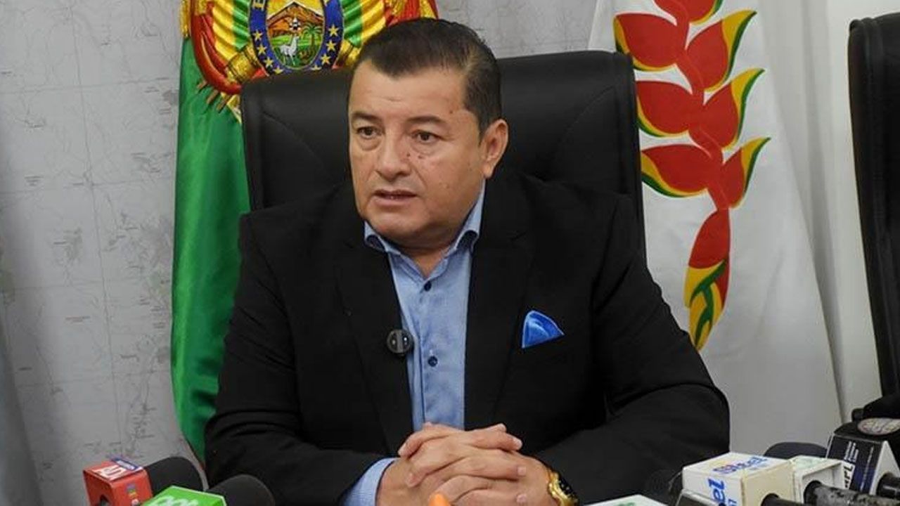 Jhonny Fernández desafía a Mamen Saavedra a revelar lista de presuntas rebajas irregulares