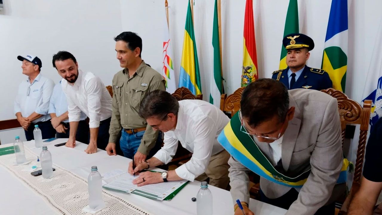 Velasco plantea construir 950 kilómetros de carreteras