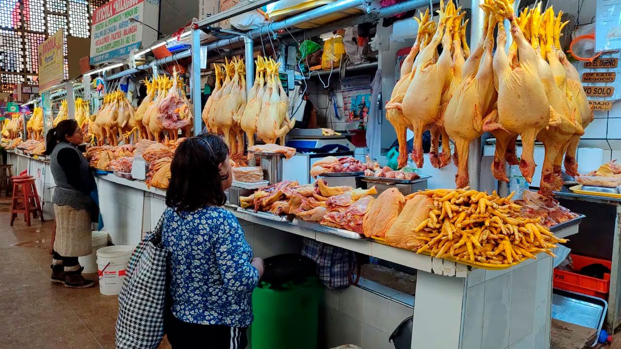 El pollo sube en Santa Cruz y podría llegar a Bs 26