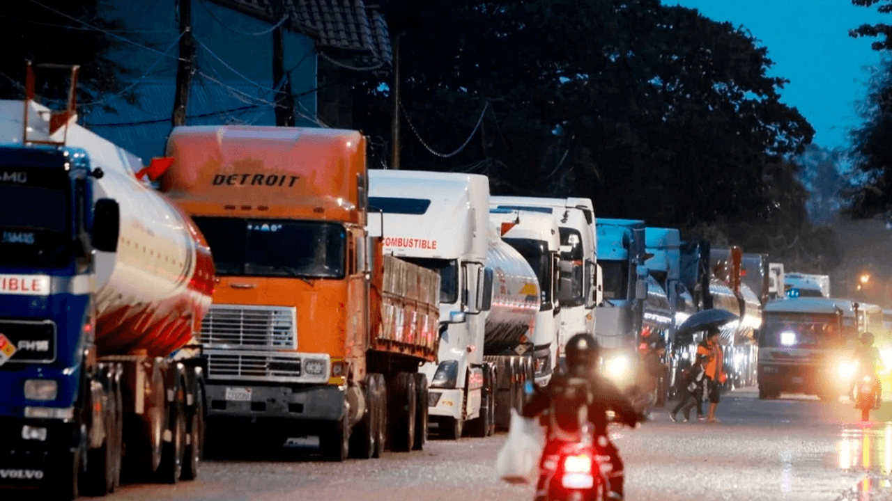 Crisis del diésel cumple un mes y las filas continúan