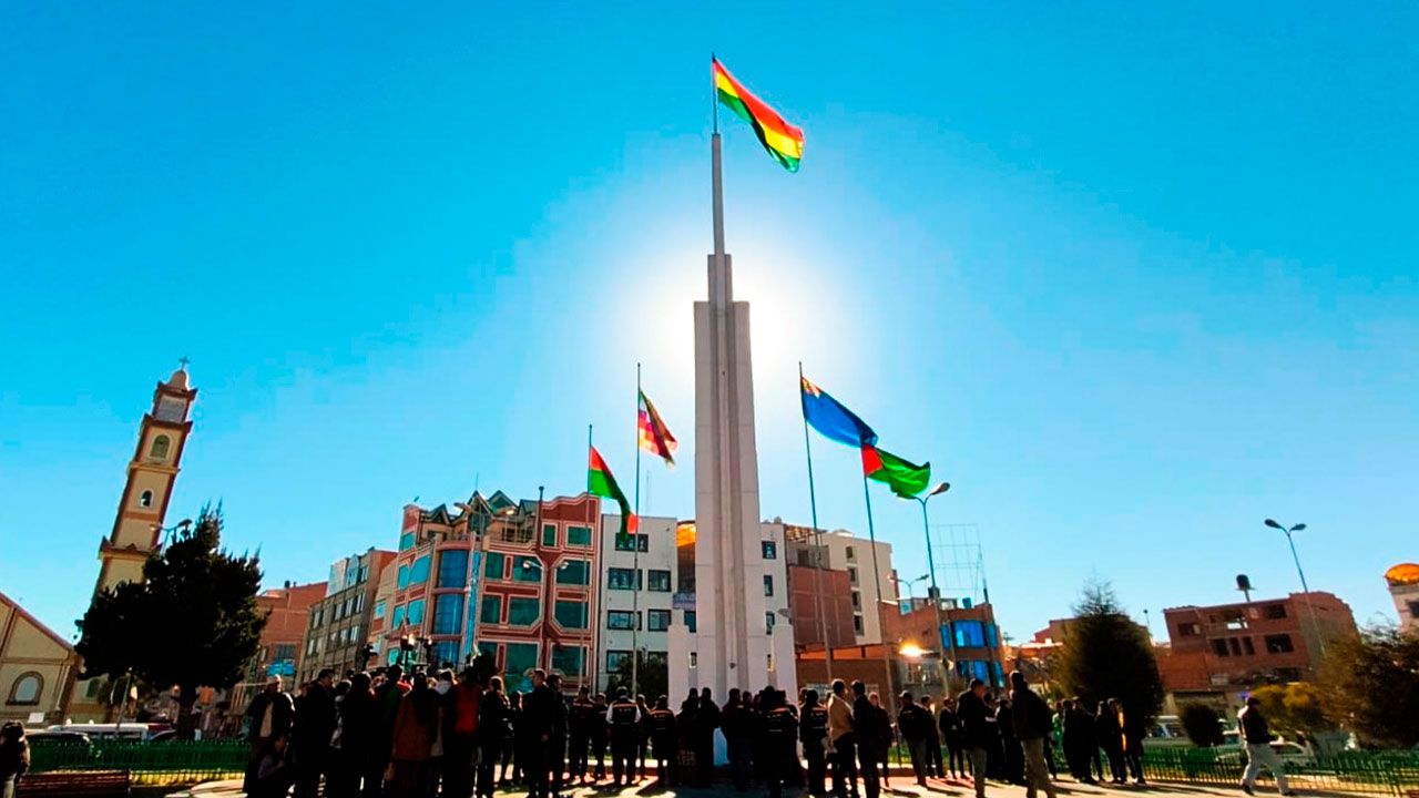 El Alto fortalece su civismo y unidad en los 201 años de la Independencia de Bolivia
