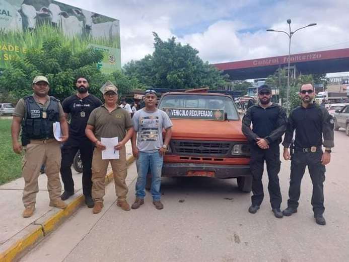Dos vehículos fueron devueltos en la frontera con Brasil a sus propietarios