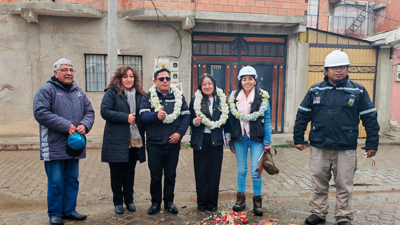 Invierten más de bs 151 mil en el asfaltado de una calle del plan 192