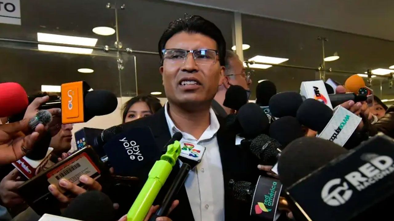 Senador Nilton Condori anuncia que buscará ser candidato presidencial en 2030