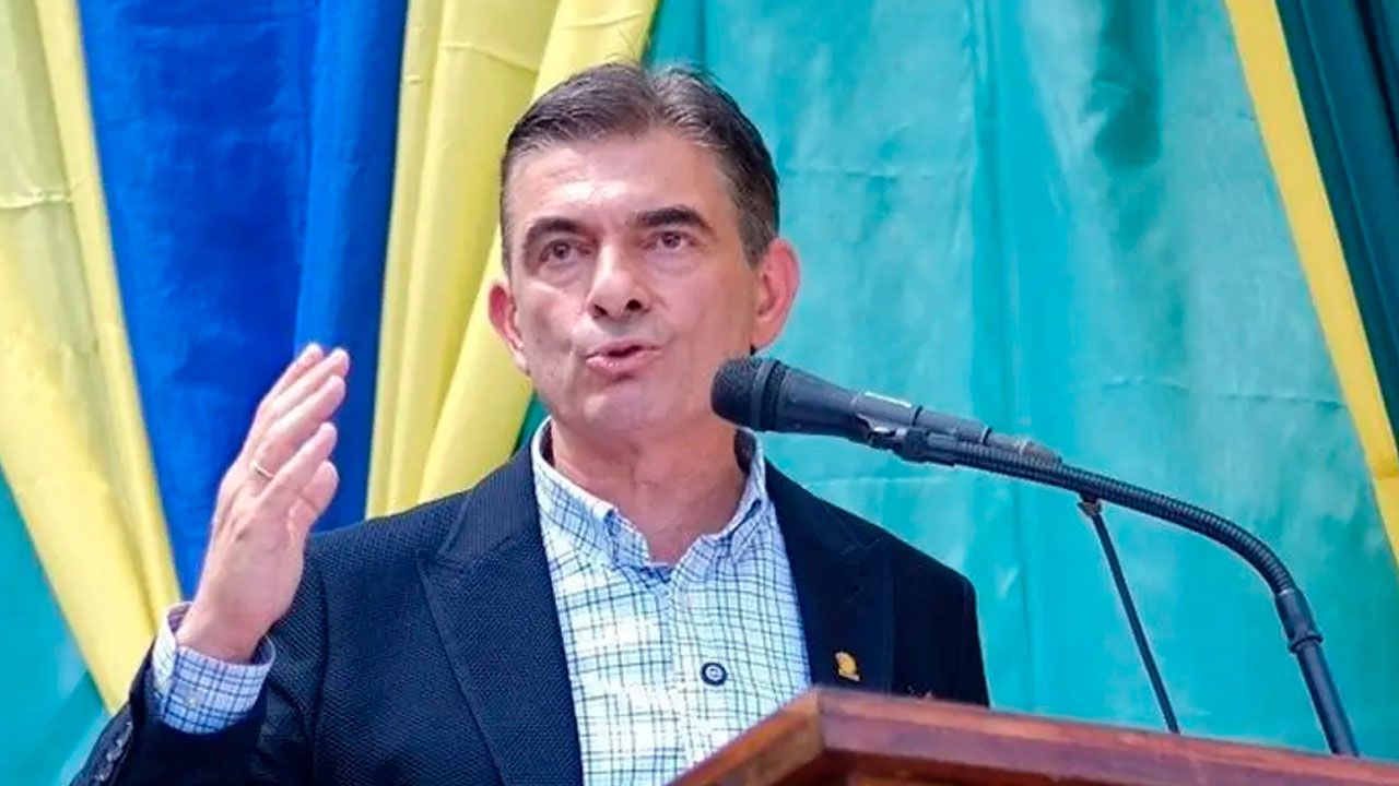 Paz responsabiliza al MAS por la falta de combustibles