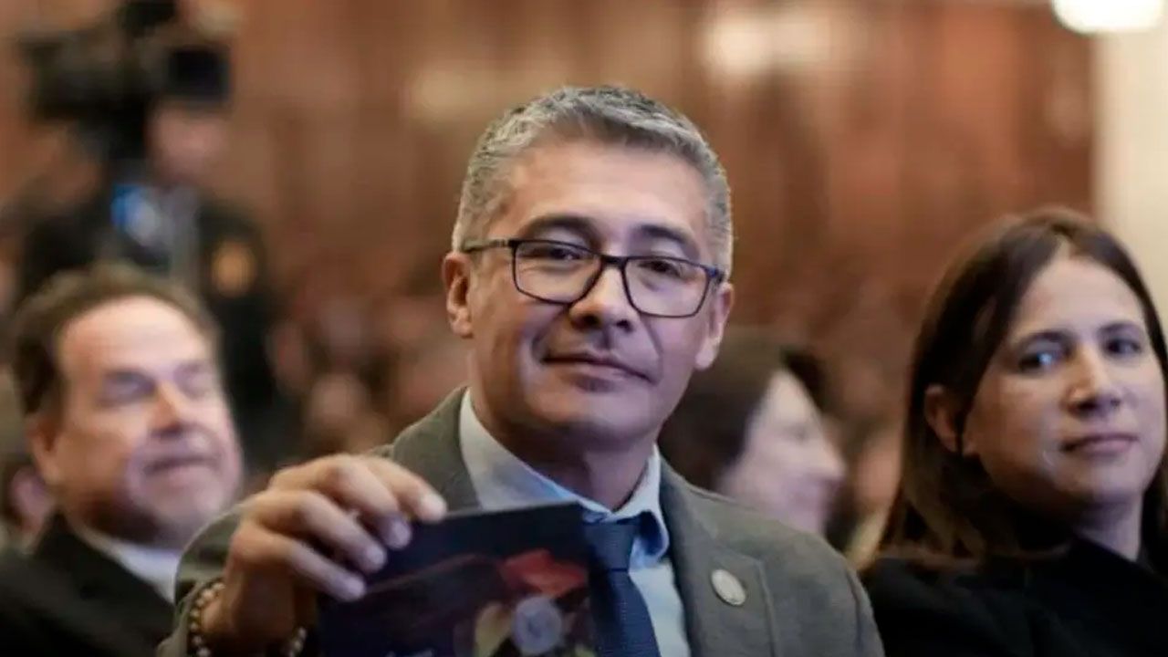 Espinoza niega evasión de impuestos en la compra de su vehículo