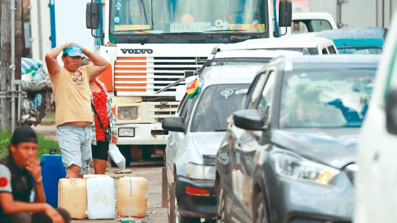 El combustible no llega: horas, días y dinero perdidos detrás de cada fila