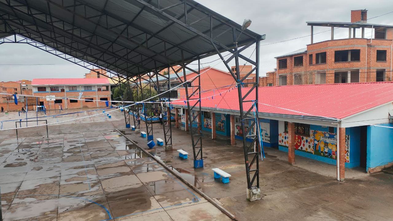 Más de 160 unidades educativas de El Alto ya cuentan con internet Starlink