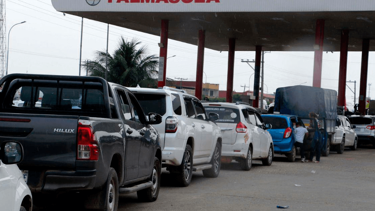 Gobernador JP Velasco anuncia reabastecimiento de combustibles para Santa Cruz