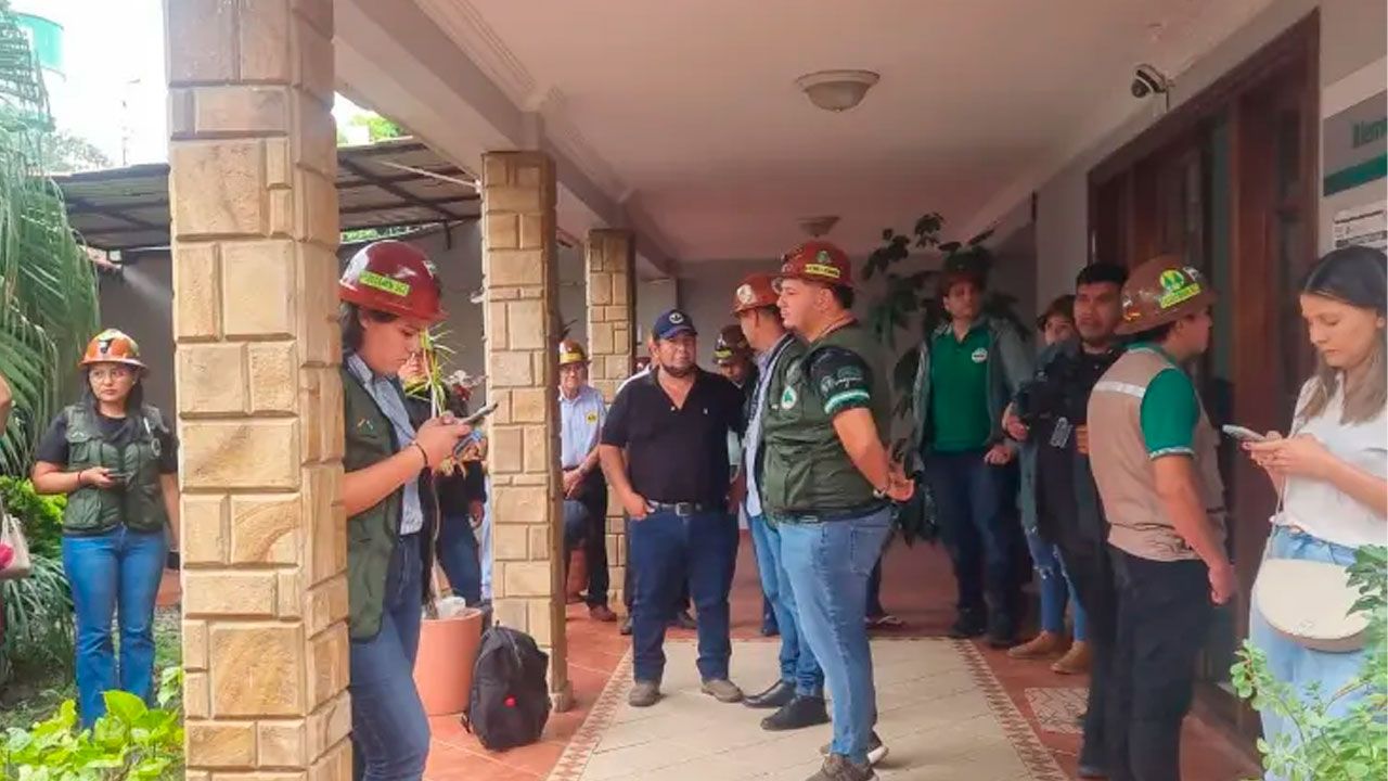 Cooperativistas mineros de Santa Cruz protestan ante la AJAM por asignación de áreas