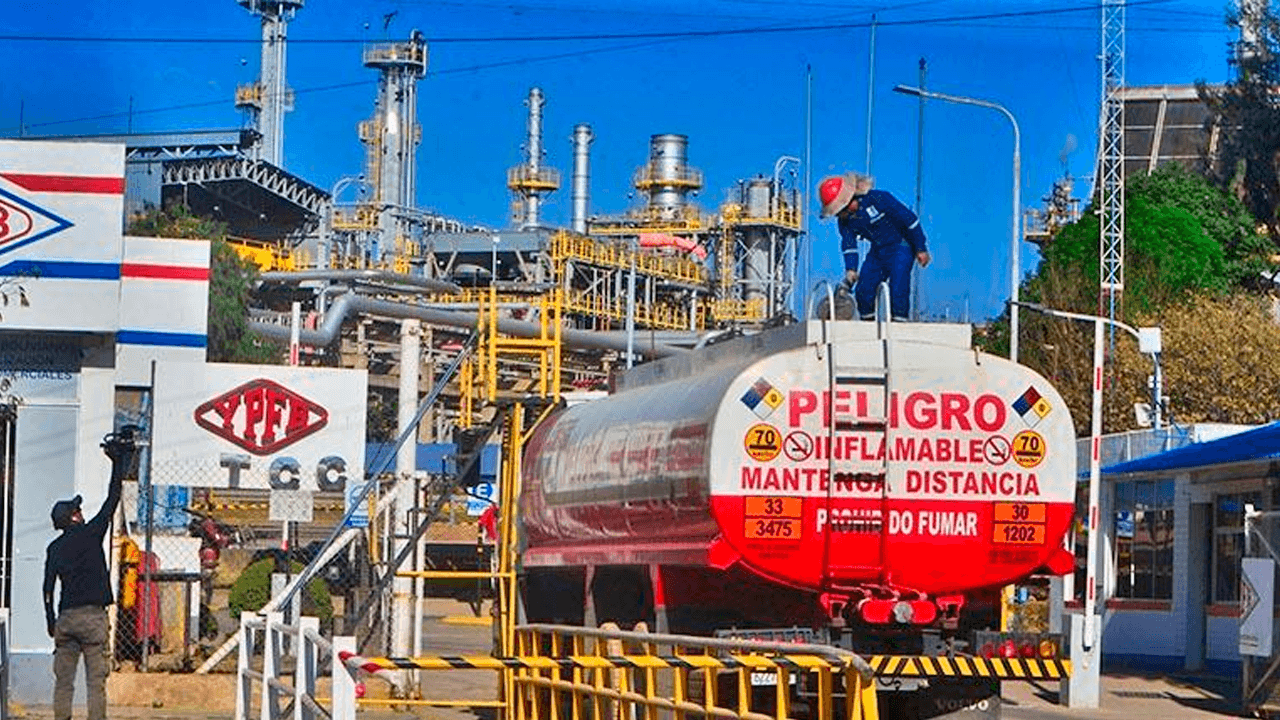  Gobierno decreta la intervención temporal de YPFB por un periodo de hasta 180 días